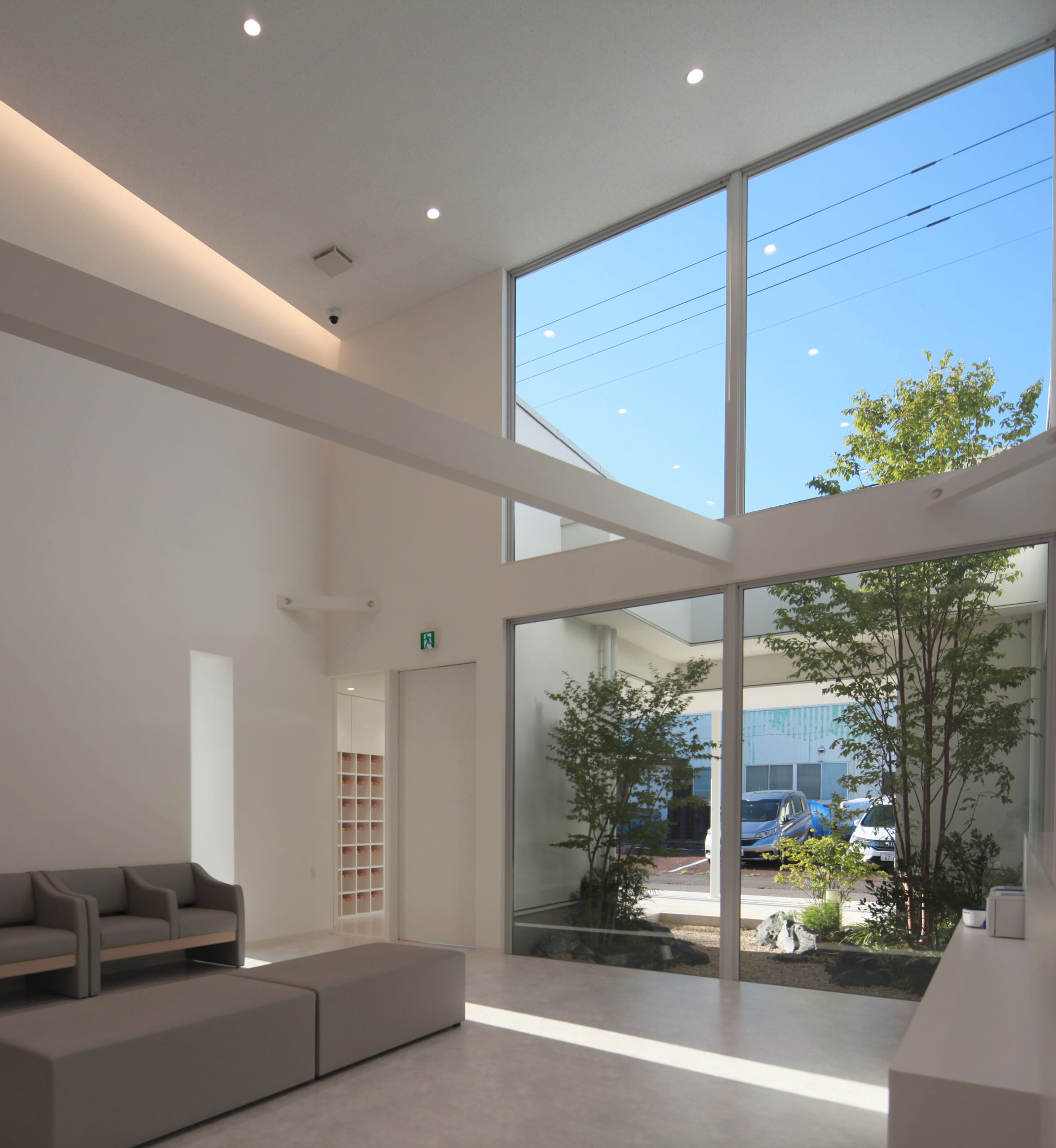 総合待合室から見える庭