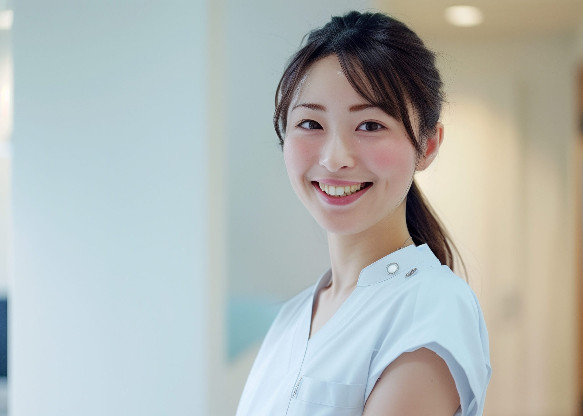 笑顔で働く看護師スタッフ